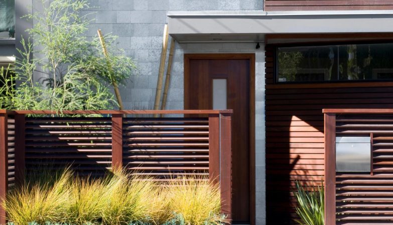 Choosing Fencing Options Suitable for Expansive Property Boundary Coverage